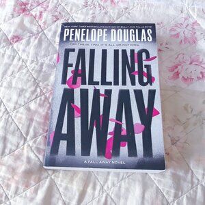 Falling Away / Penelope Douglas
